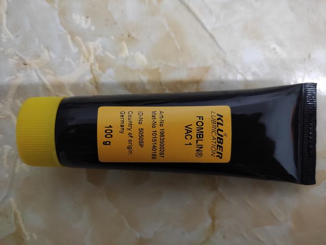KLUBERALFA GR Y VAC 1